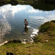 Lois beim Baden