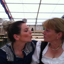 meine Schwester Daniela und meine Mama